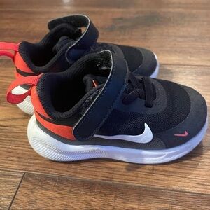 Nike toddlers sneakers size 5.5